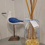 Дом отдыха Au Petit Brick - Cosy Beachfront House