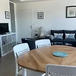 Au Petit Brick - Cosy Beachfront House Дом отдыха *