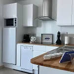 Au Petit Brick - Cosy Beachfront House Дом отдыха *
