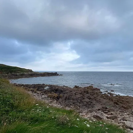 Дом отдыха Au Petit Brick - Cosy Beachfront House