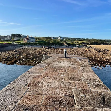 Дом отдыха Au Petit Brick - Cosy Beachfront House