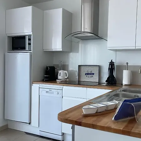 Au Petit Brick - Cosy Beachfront House Feriehus *