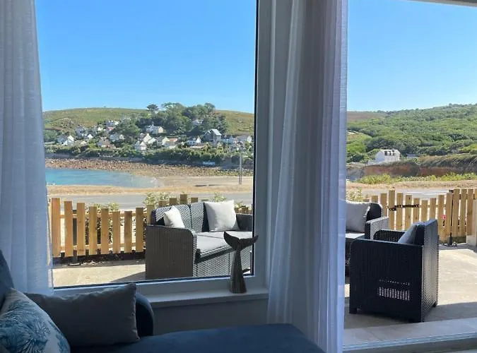 Au Petit Brick - Cosy Beachfront House 펜션 *