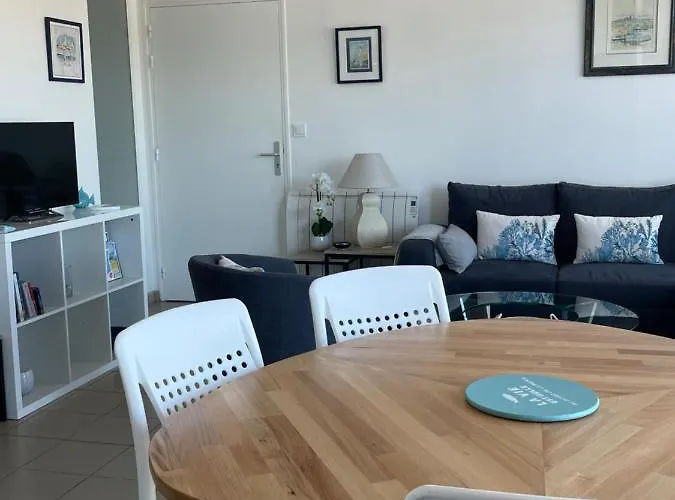 Au Petit Brick - Cosy Beachfront House 펜션 *