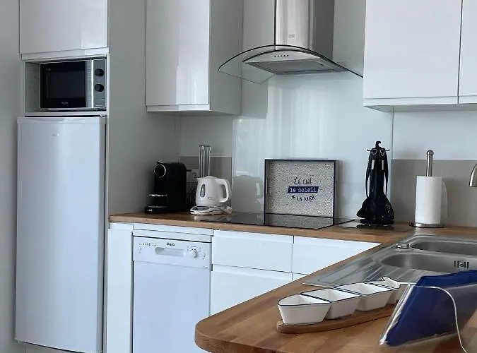 Au Petit Brick - Cosy Beachfront House 펜션 *